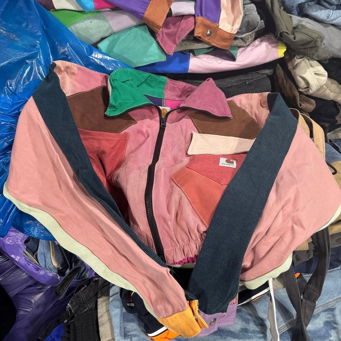 VESTE CARHARTT COLORÉ UPCYCLÉ (X20)