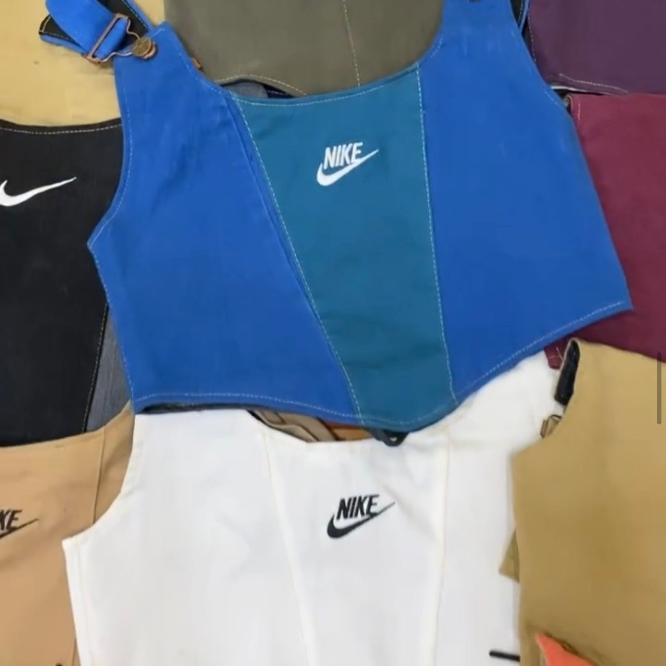 TOP NIKE PLASTRON MIX LOGO UPCYCLÉ (X20)