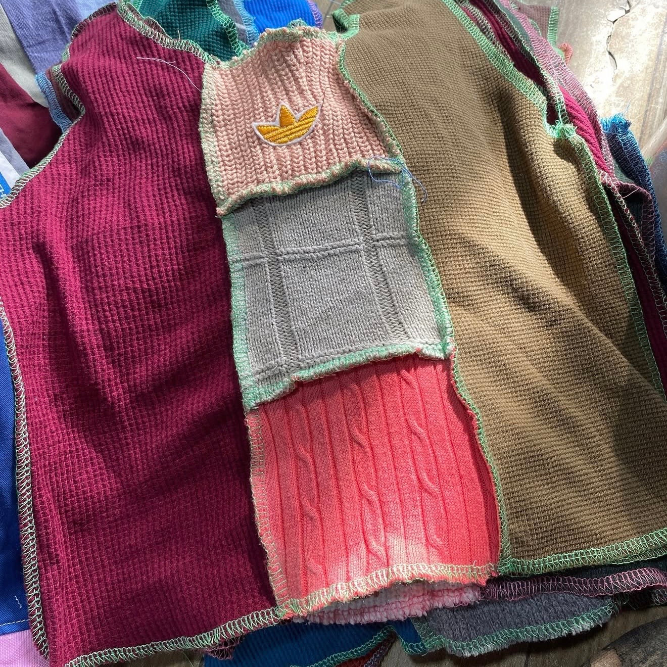 CROP TOP FEMME UPCYCLÉ ADIDAS (X20)