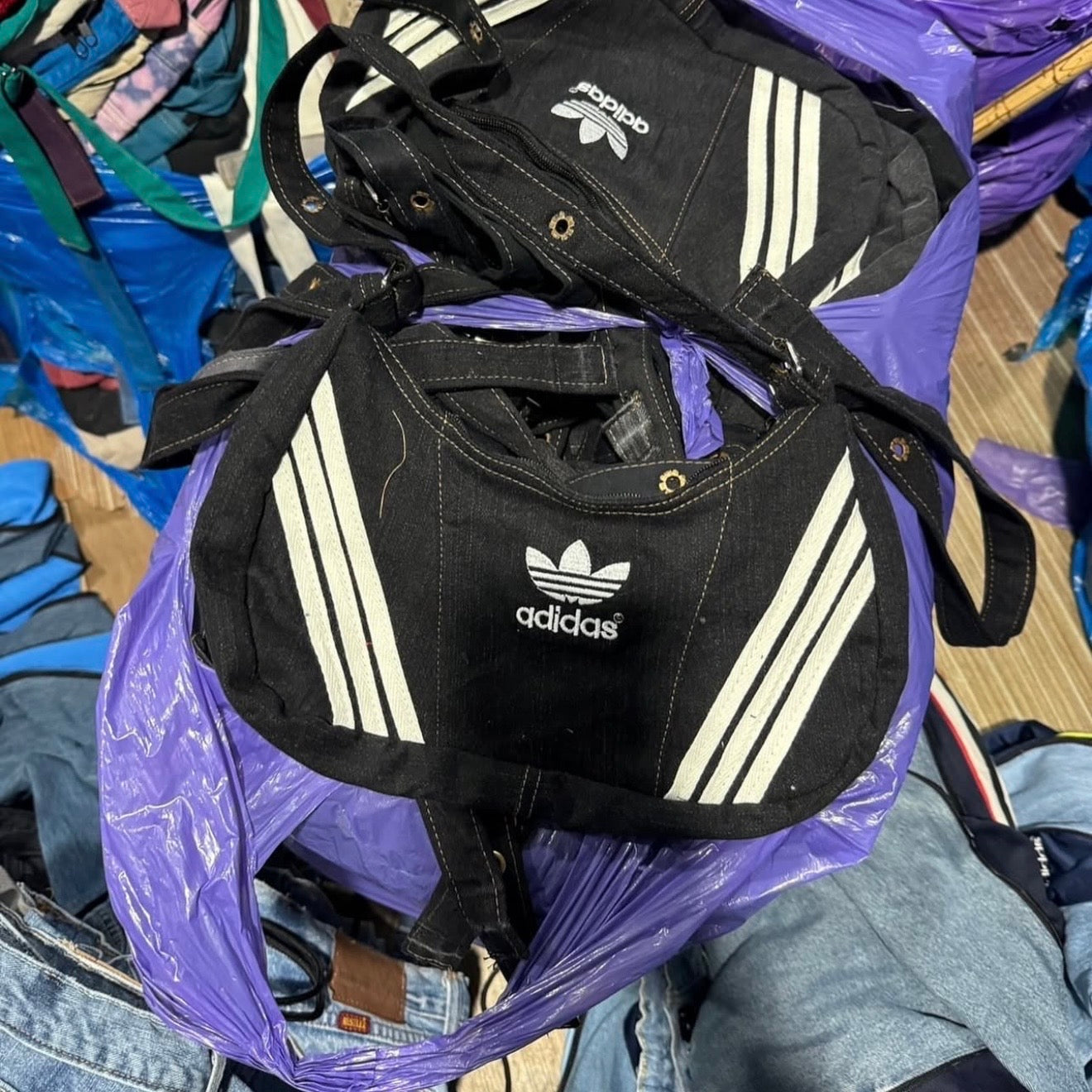 SAC ADIDAS NOIR SANGLE RÉGLABLE UPCYCLÉ (X20)